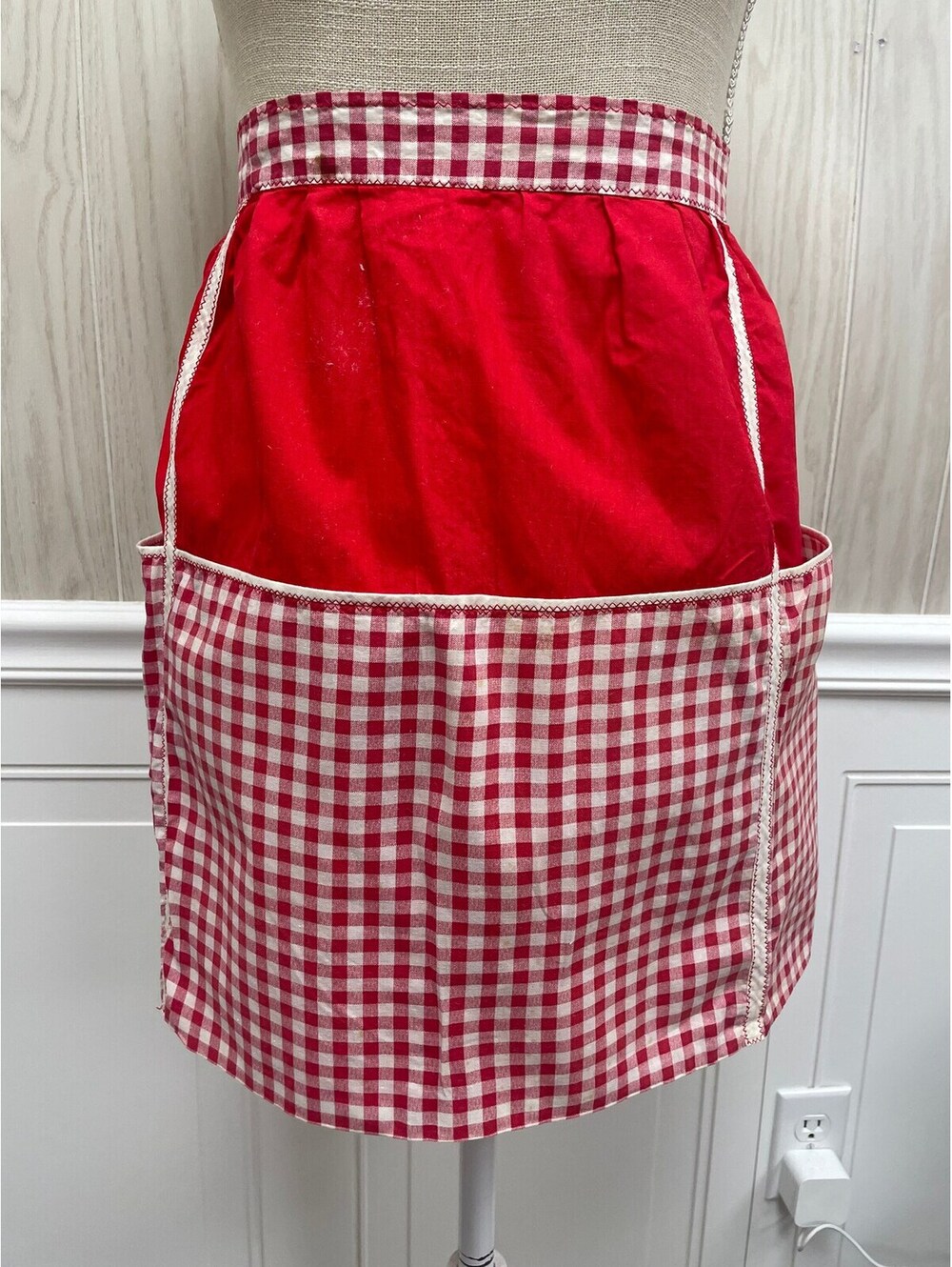 Vintage red/white gingham half apron